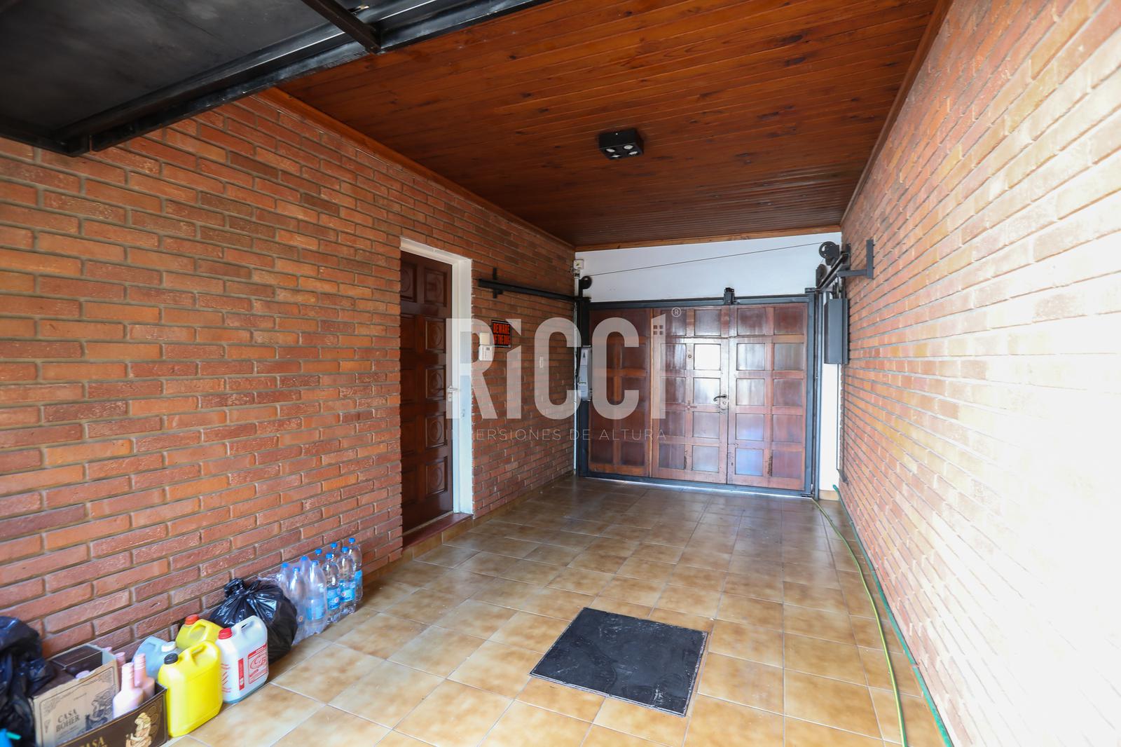 Foto Casa en Venta en Cooperarios, Quilmes Oeste Casa de 4 ambientes en Venta, apto credito con piscina climatizada  Quilmes Oeste, 