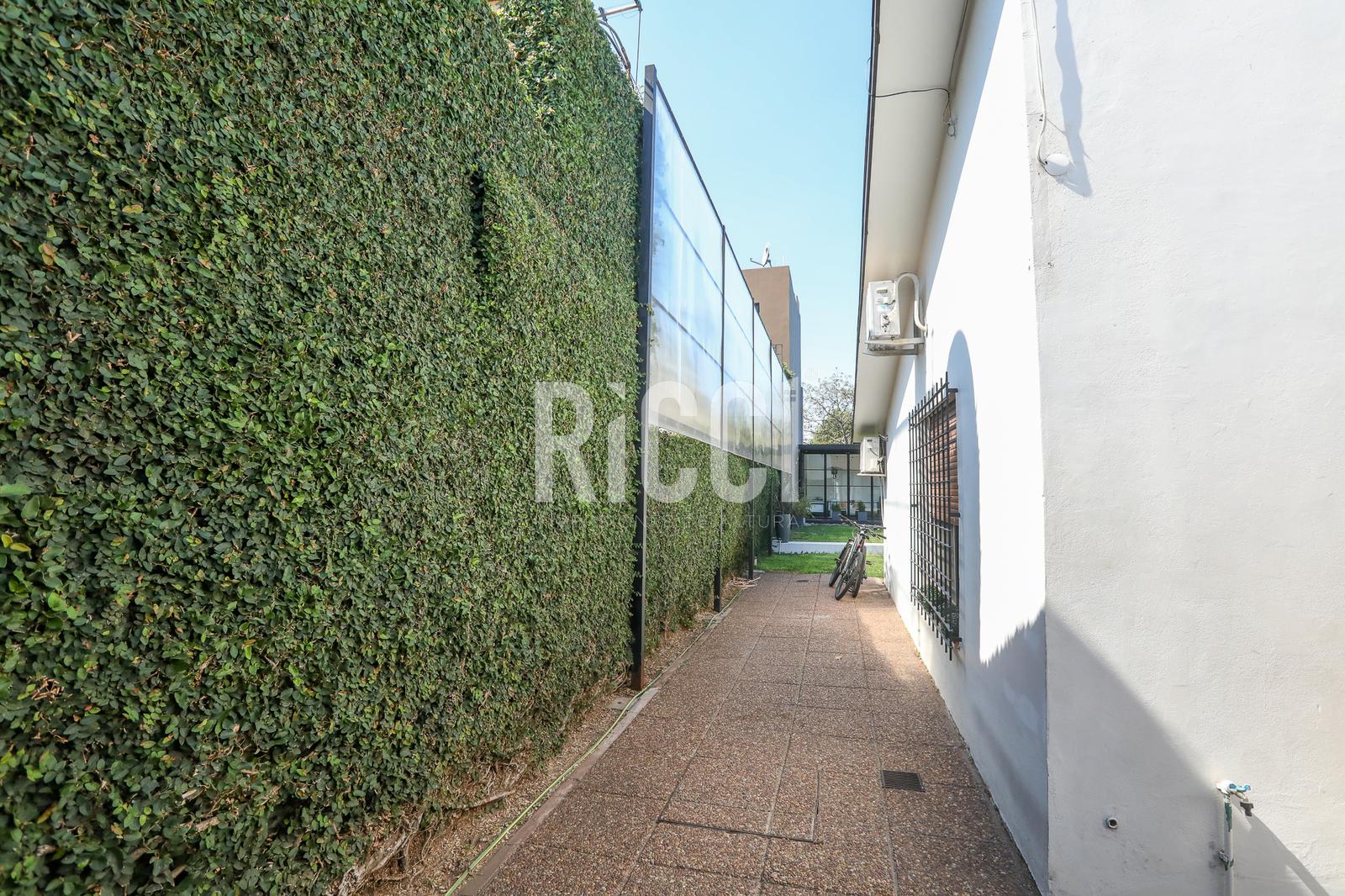 Foto Casa en Venta en Cooperarios, Quilmes Oeste Casa de 4 ambientes en Venta, apto credito con piscina climatizada  Quilmes Oeste, 