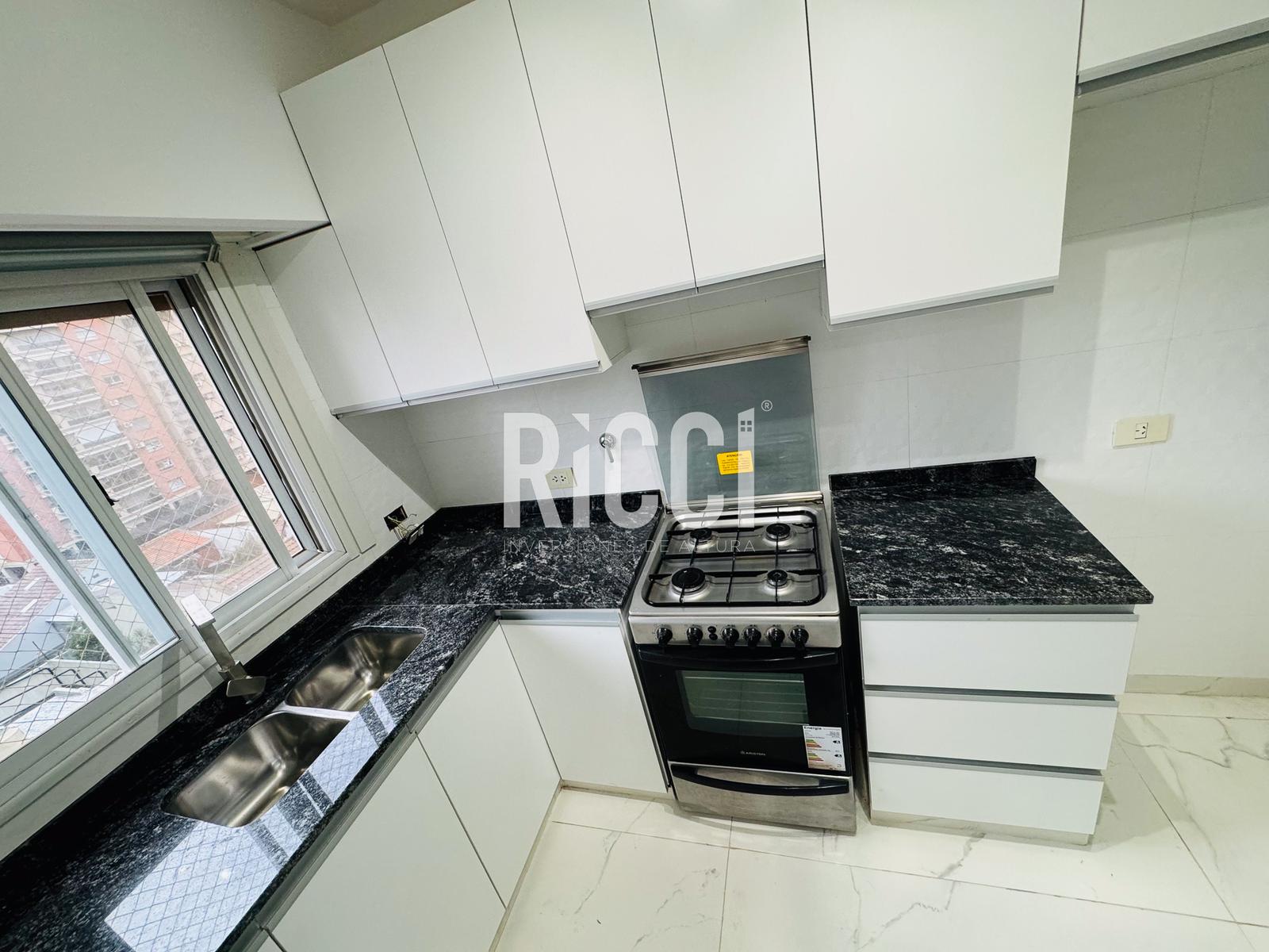 Foto Departamento en Venta en Quilmes, Quilmes Departamento 3 ambientes con dos Cocheras. Apto credito. Plaza Conesa 