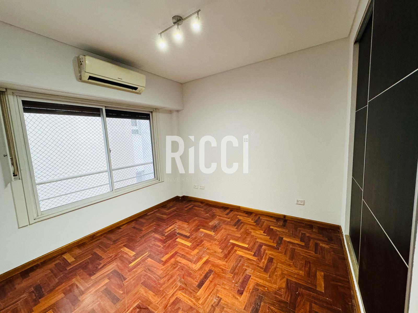 Foto Departamento en Venta en Quilmes, Quilmes Departamento 3 ambientes con dos Cocheras. Apto credito. Plaza Conesa 