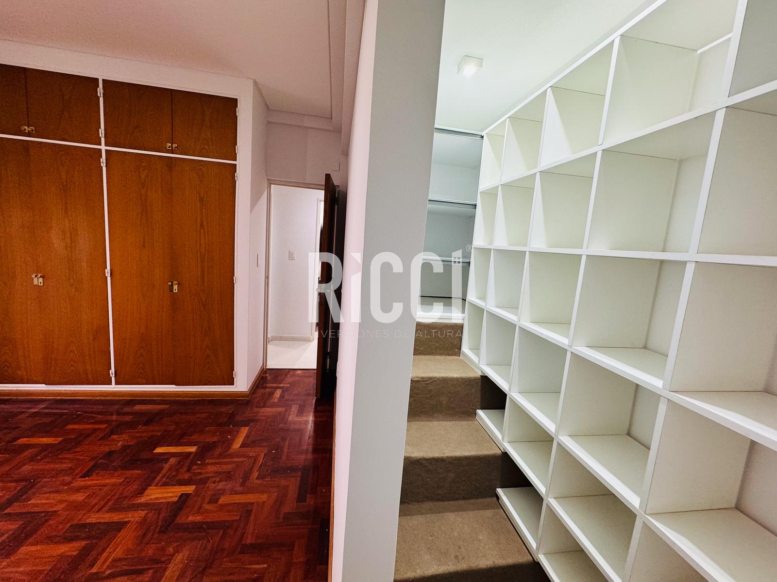 Foto Departamento en Venta en Quilmes, Quilmes Departamento 3 ambientes con dos Cocheras. Apto credito. Plaza Conesa 