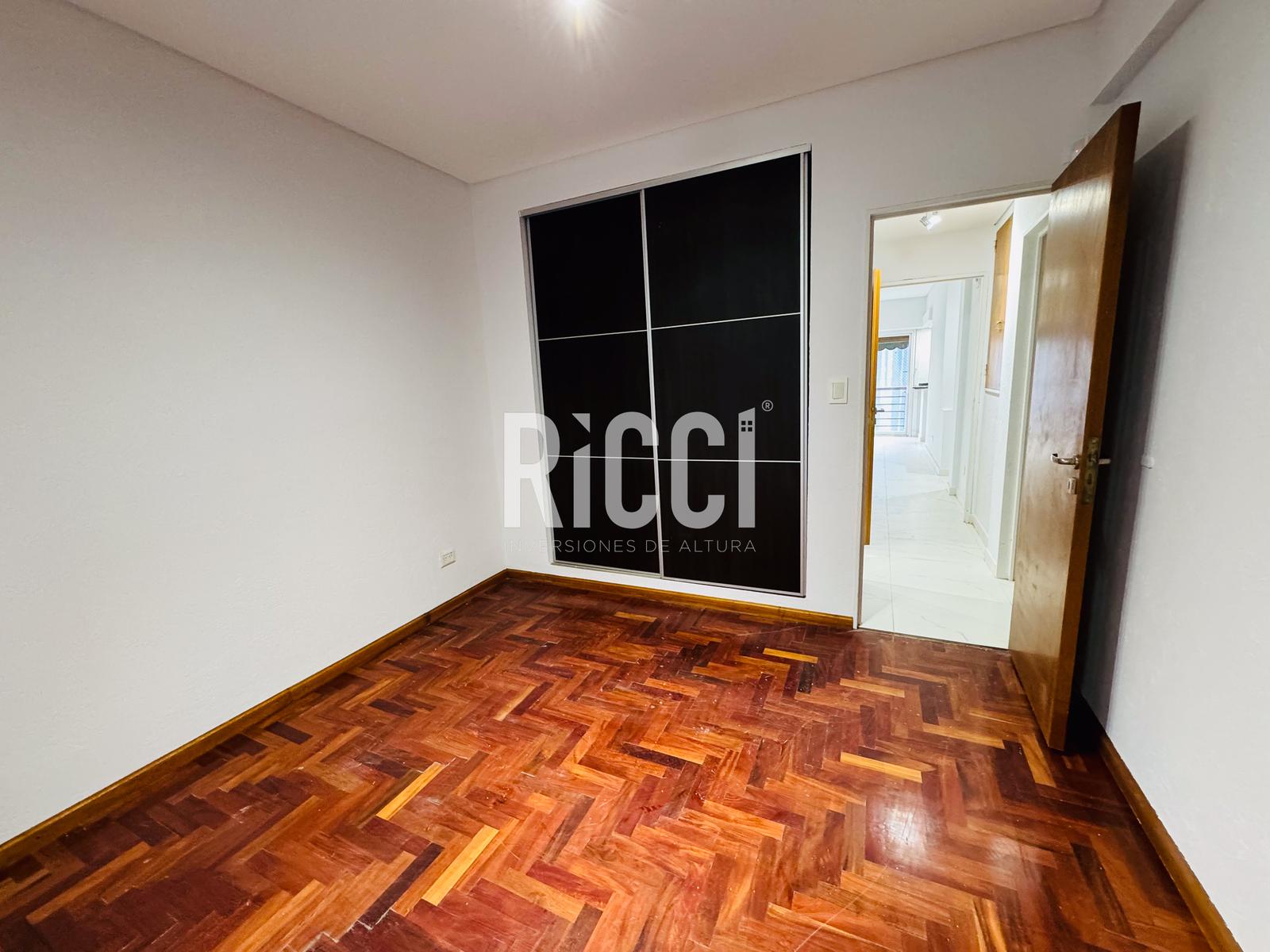 Foto Departamento en Venta en Quilmes, Quilmes Departamento 3 ambientes con dos Cocheras. Apto credito. Plaza Conesa 