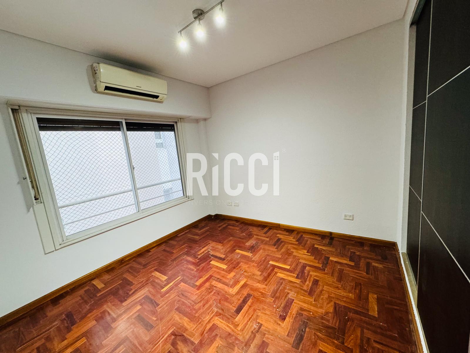 Foto Departamento en Venta en Quilmes, Quilmes Departamento 3 ambientes con dos Cocheras. Apto credito. Plaza Conesa 