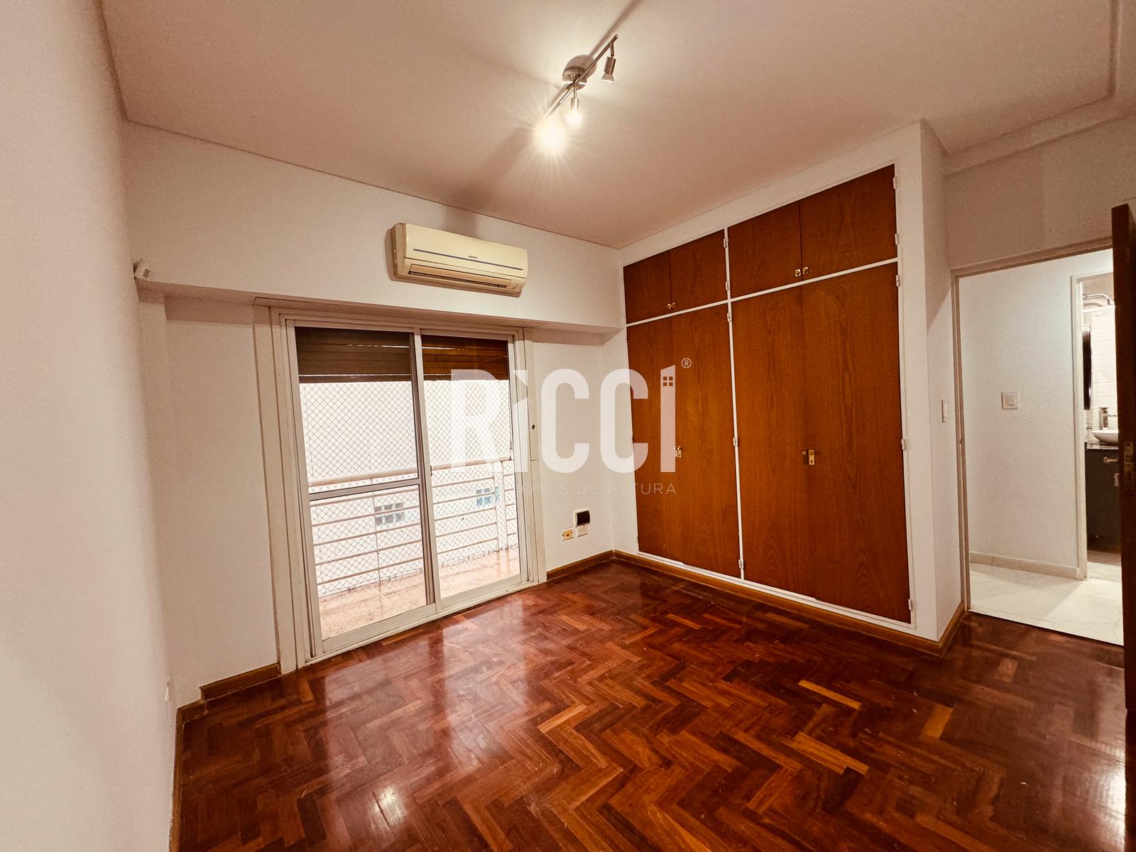Foto Departamento en Venta en Quilmes, Quilmes Departamento 3 ambientes con dos Cocheras. Apto credito. Plaza Conesa 