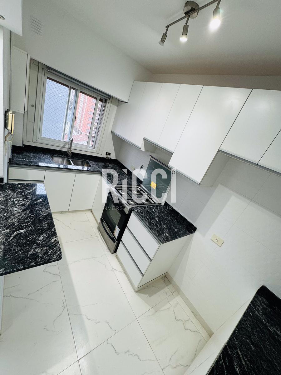 Foto Departamento en Venta en Quilmes, Quilmes Departamento 3 ambientes con dos Cocheras. Apto credito. Plaza Conesa 