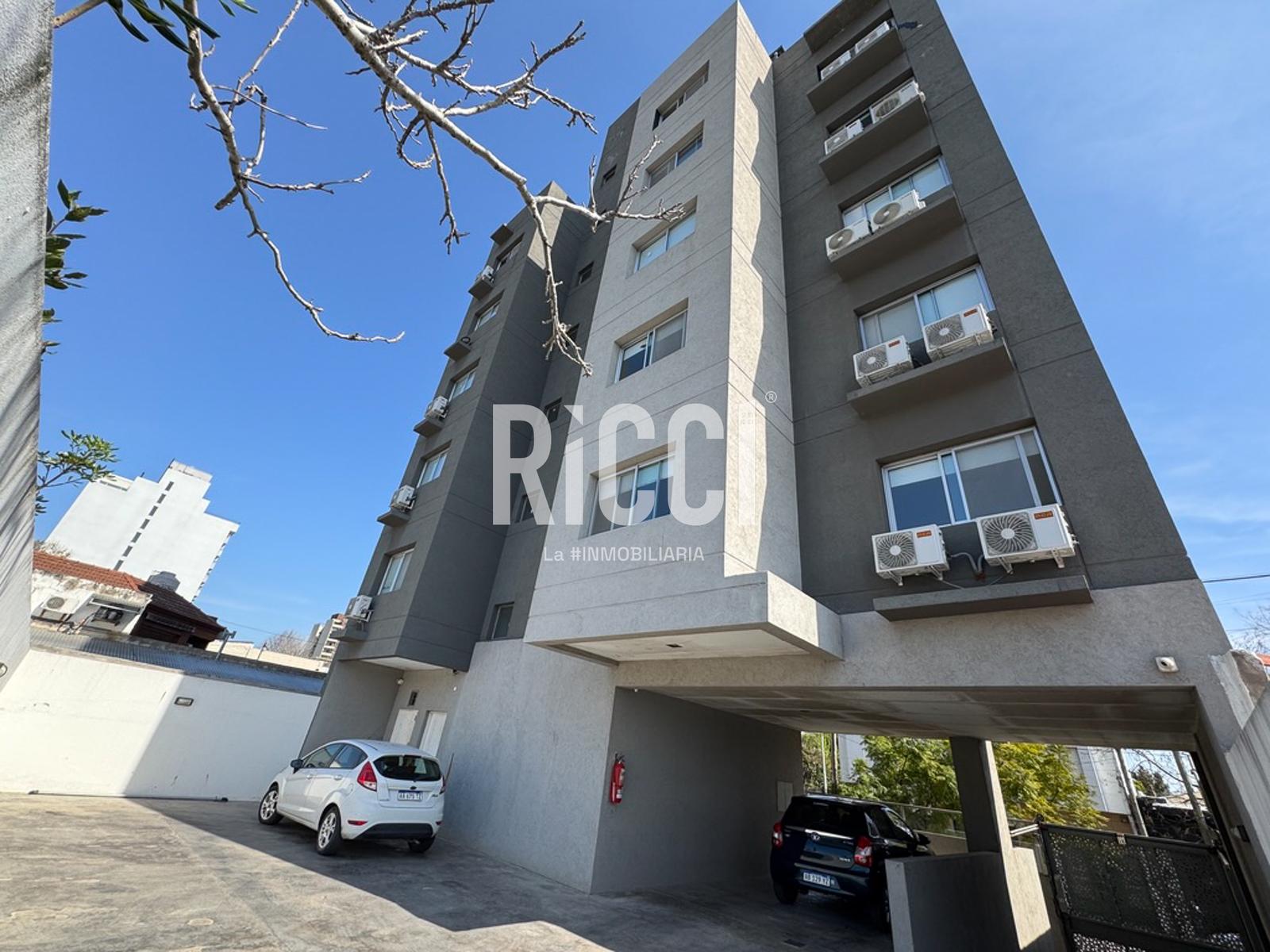 Foto Departamento en Venta en Berazategui, Berazategui Deprtamento 3 ambientes con cochera,  Berazategui centro, con parrilla 
