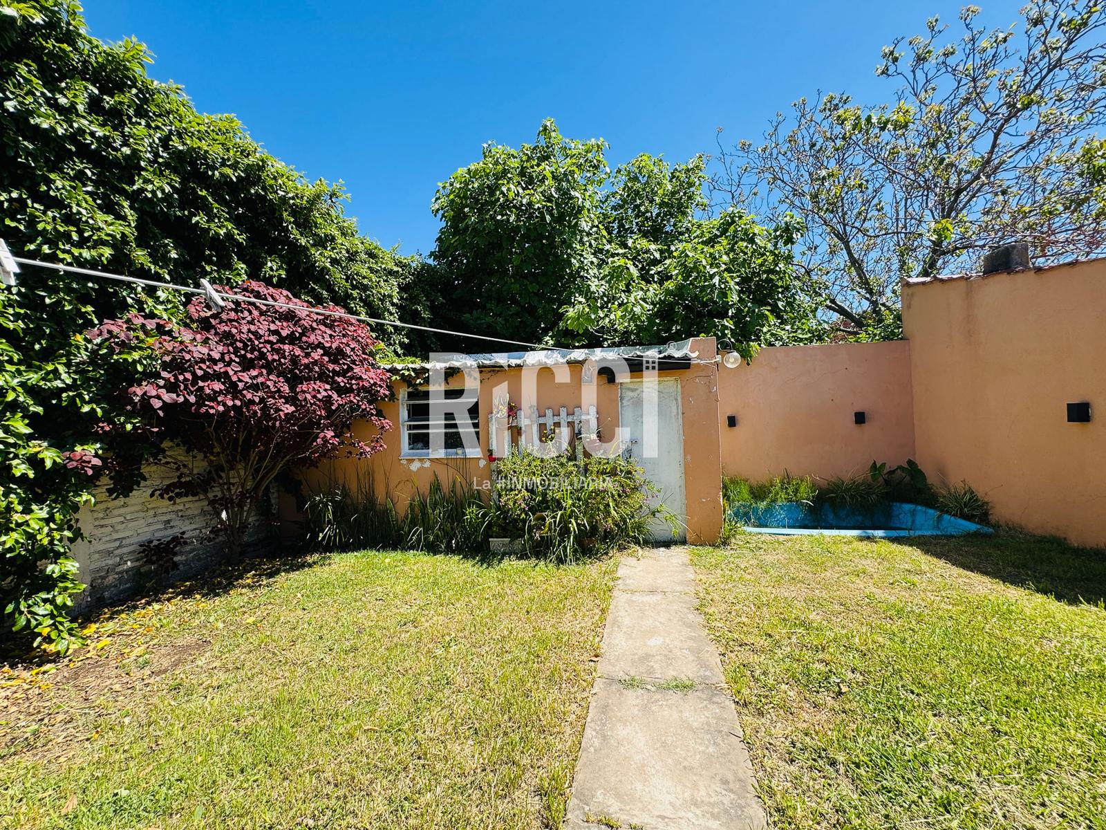 Foto Casa en Venta en Berazategui, Berazategui 153  al 1900