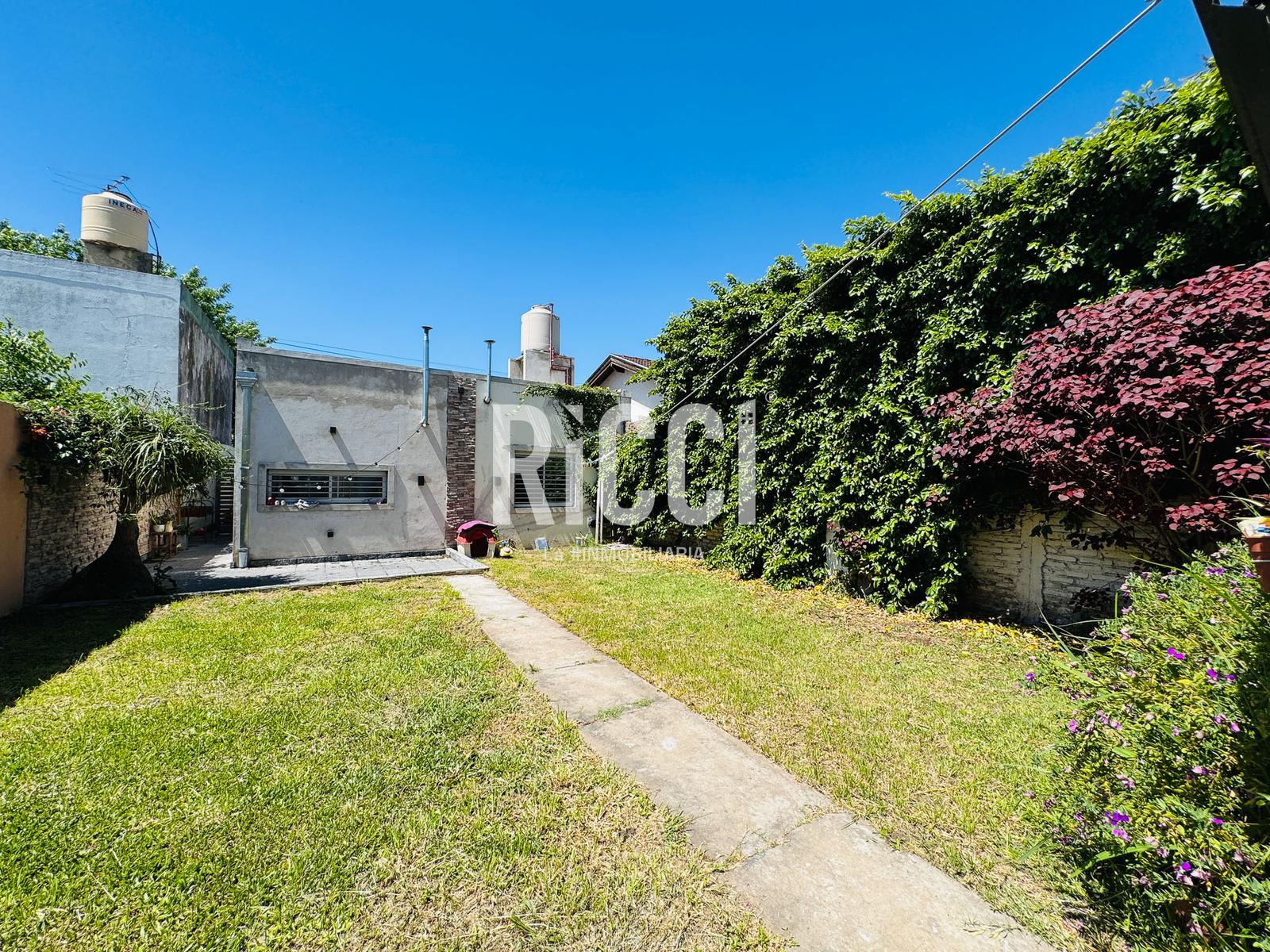 Foto Casa en Venta en Berazategui, Berazategui 153  al 1900