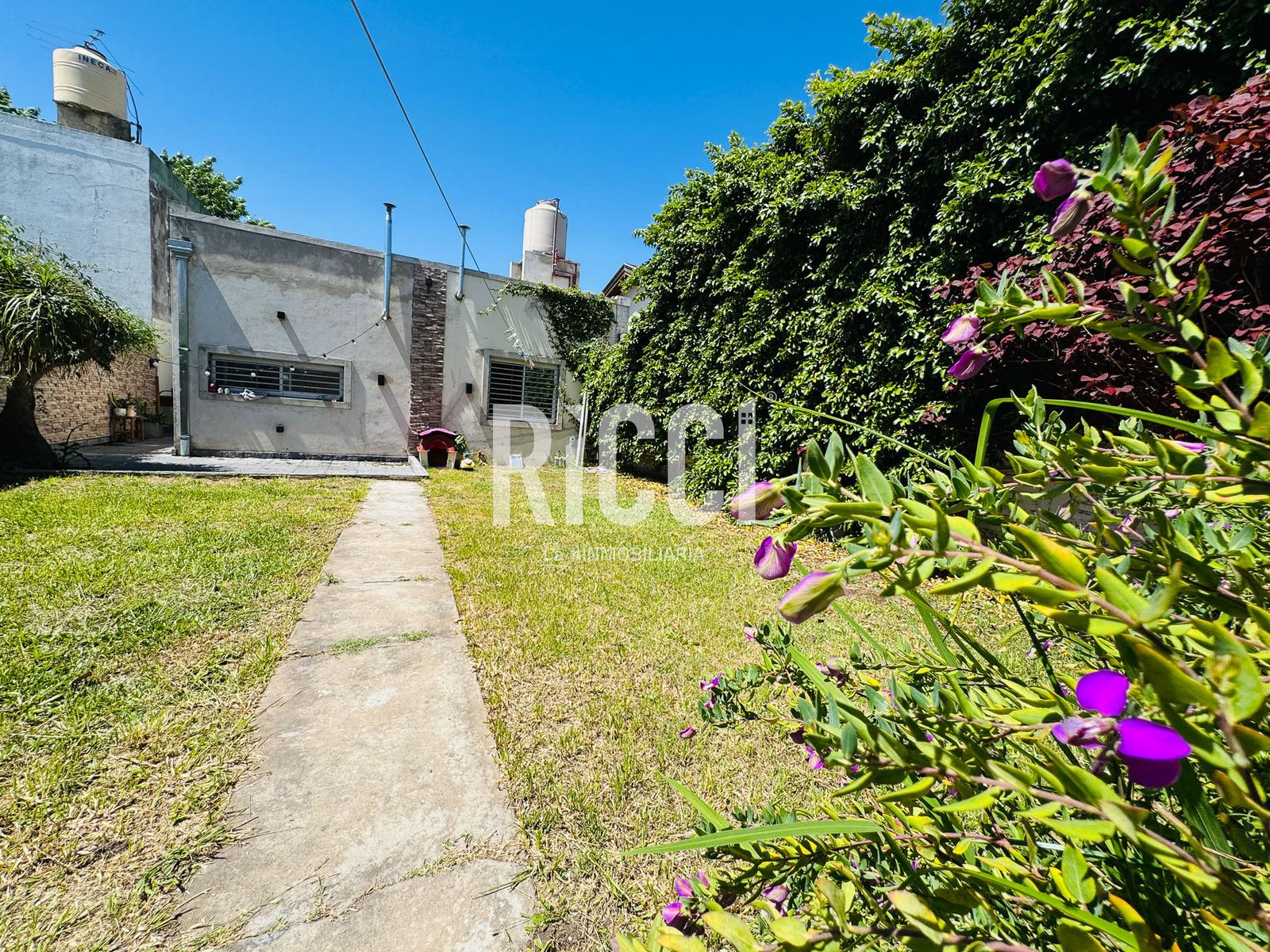 Foto Casa en Venta en Berazategui, Berazategui 153  al 1900