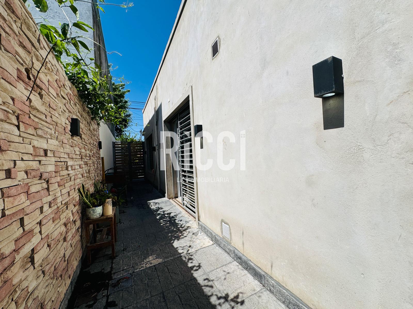 Foto Casa en Venta en Berazategui, Berazategui 153  al 1900