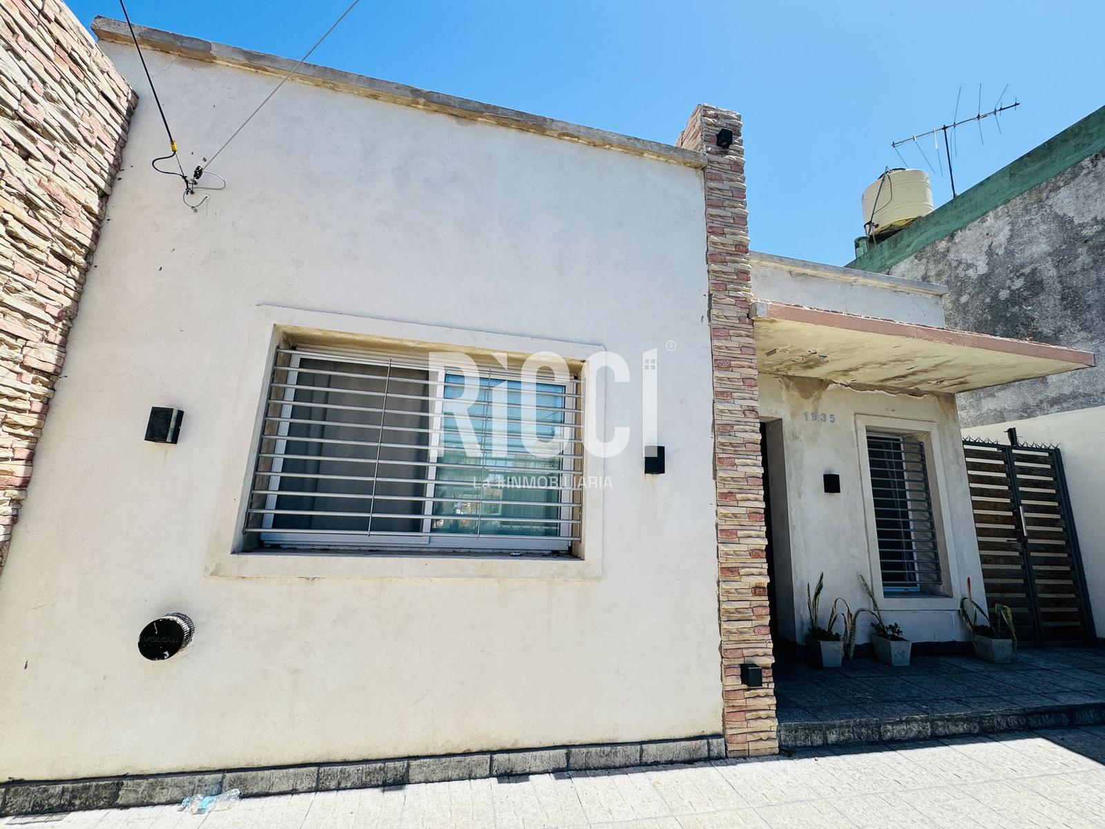 Foto Casa en Venta en Berazategui, Berazategui 153  al 1900