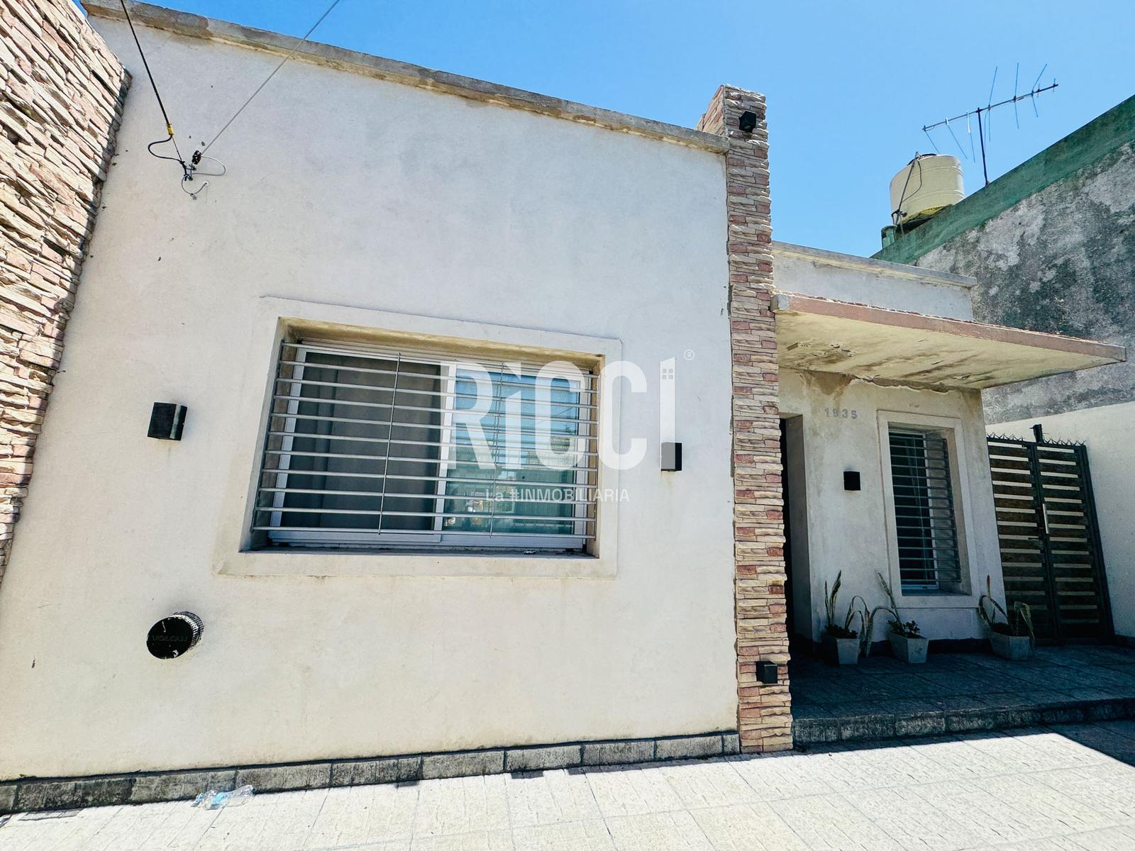 Foto Casa en Venta en Berazategui, Berazategui 153  al 1900