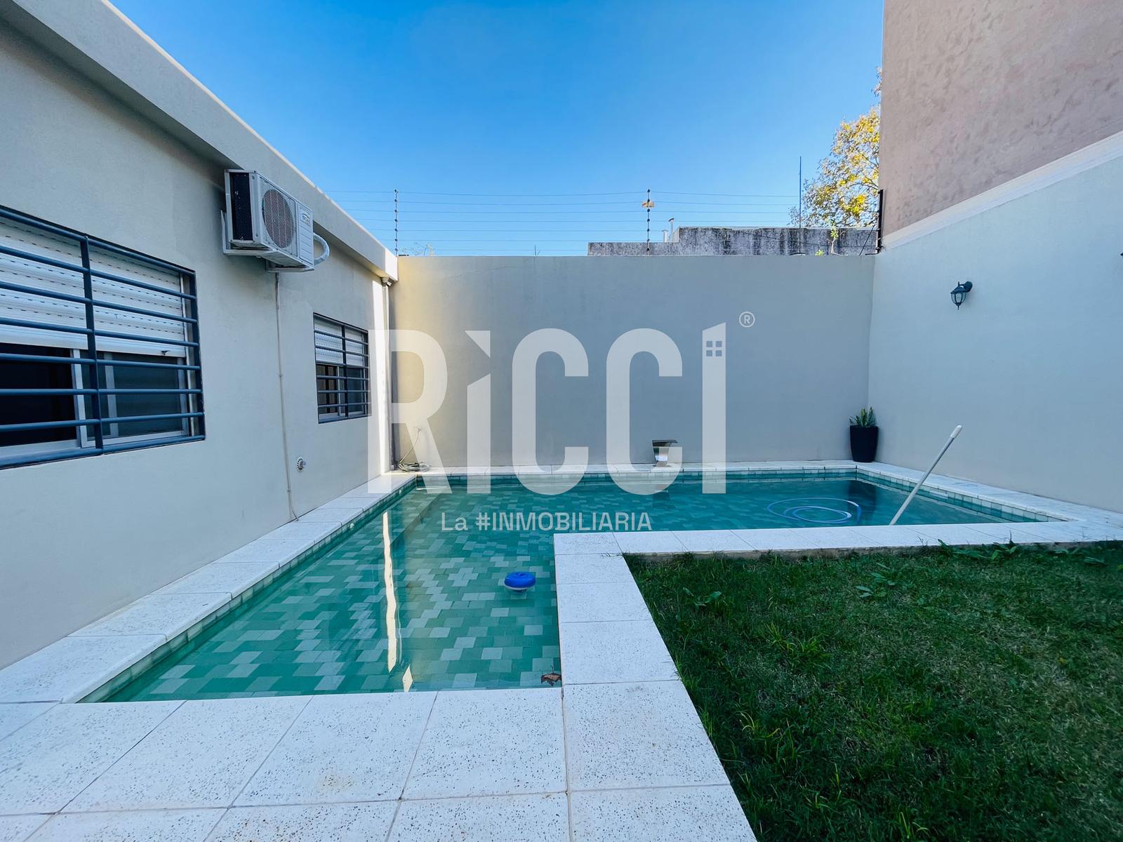 Foto Casa en Venta en Bernal Este, Quilmes Constitucion  al 200