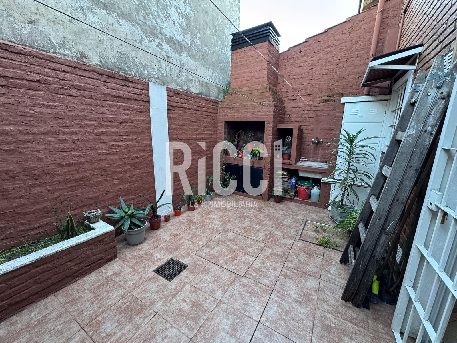 Foto Casa en Venta en Berazategui, Berazategui Duplex en venta 3 ambientes apto credito berazategui