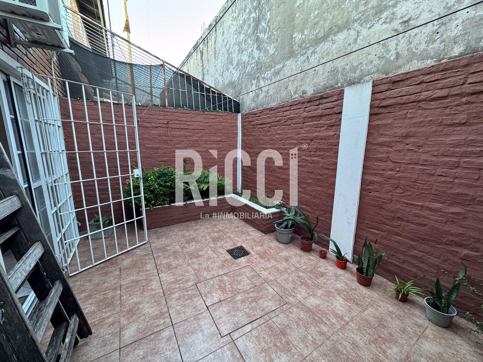 Foto Casa en Venta en Berazategui, Berazategui Duplex en venta 3 ambientes apto credito berazategui