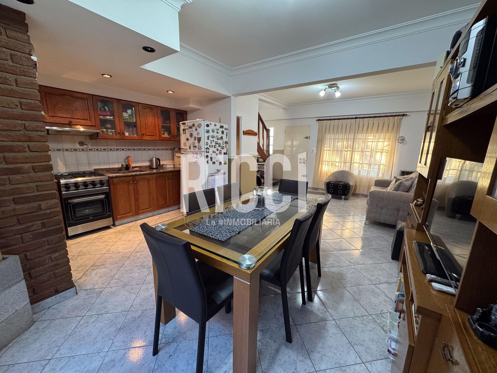 Foto Casa en Venta en Berazategui, Berazategui Duplex en venta 3 ambientes apto credito berazategui