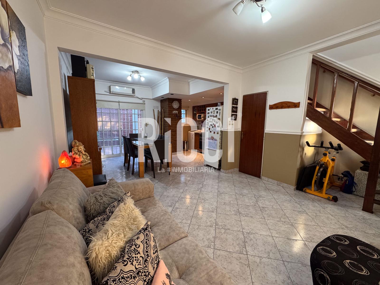 Foto Casa en Venta en Berazategui, Berazategui Duplex en venta 3 ambientes apto credito berazategui