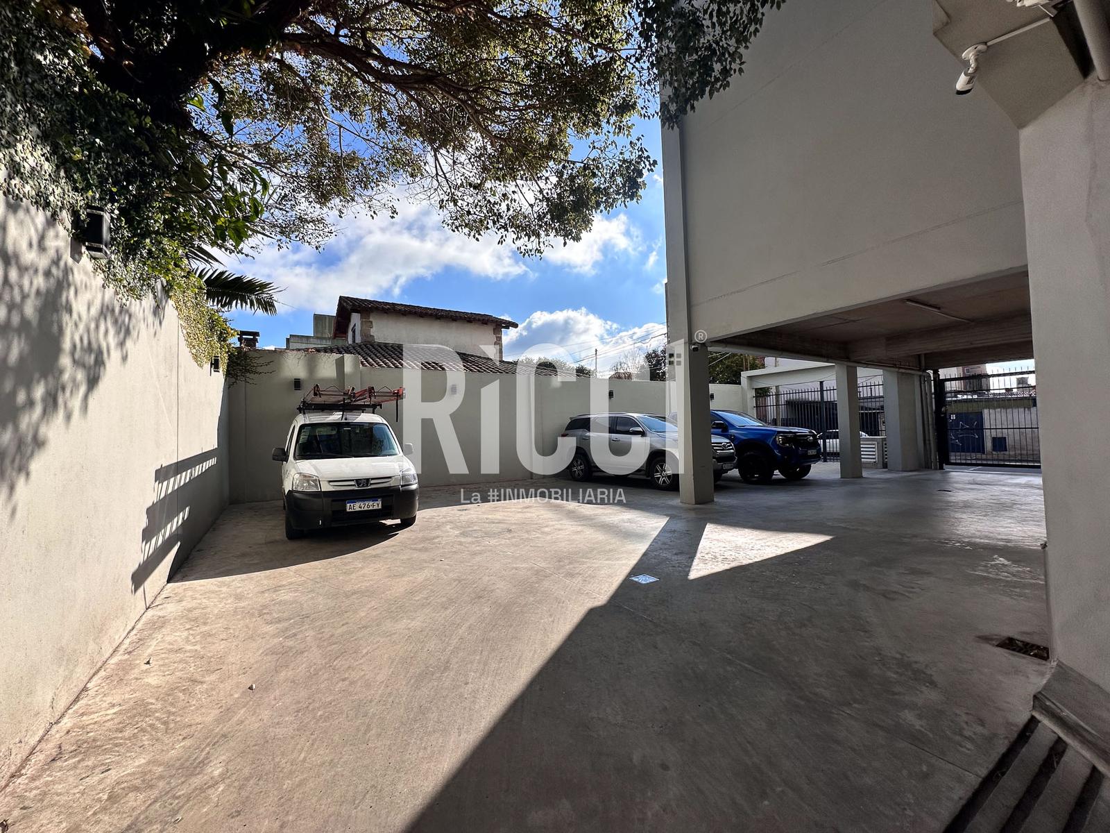 Foto Oficina en Venta en Berazategui, Berazategui Edificio comercial en venta con oficinas berazategui centro