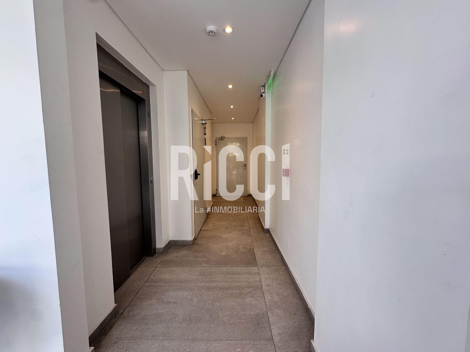 Foto Oficina en Venta en Berazategui, Berazategui Edificio comercial en venta con oficinas berazategui centro