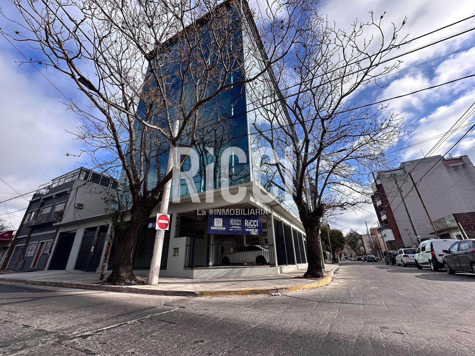 Foto Oficina en Venta en Berazategui, Berazategui Edificio comercial en venta con oficinas berazategui centro