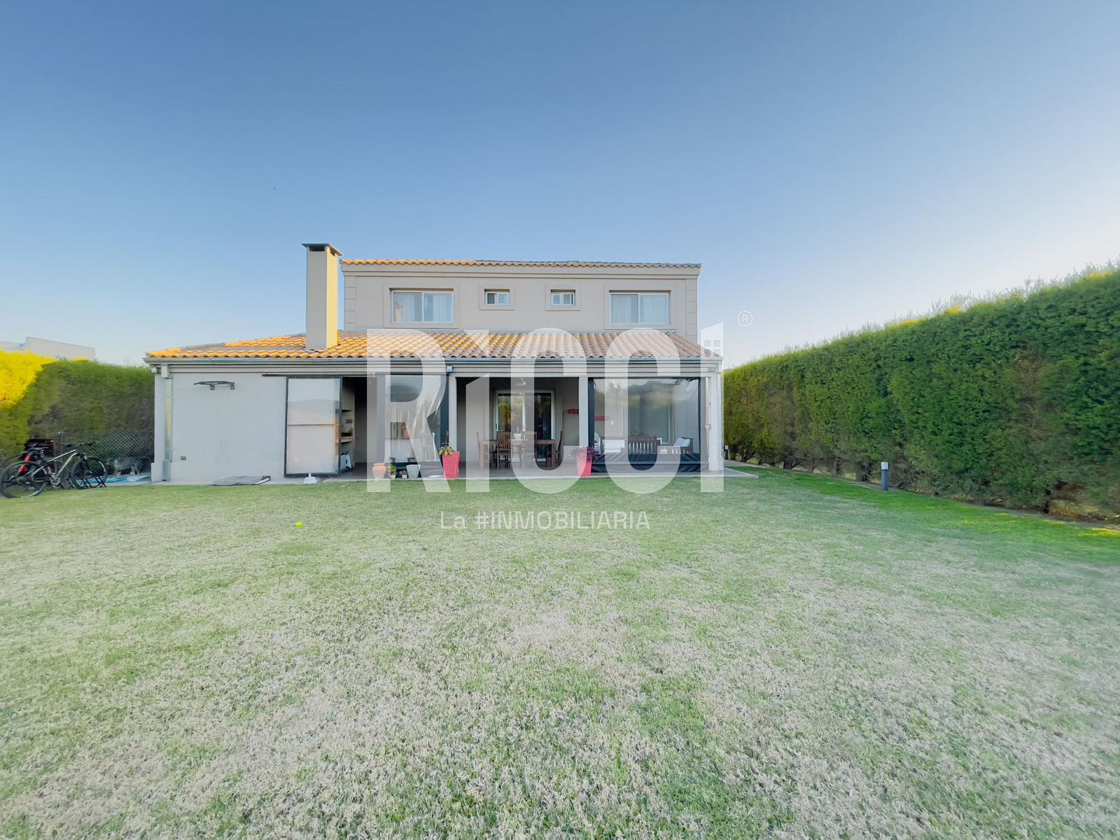 Foto Casa en Venta en Guillermo E Hudson, Berazategui 47 al 6700