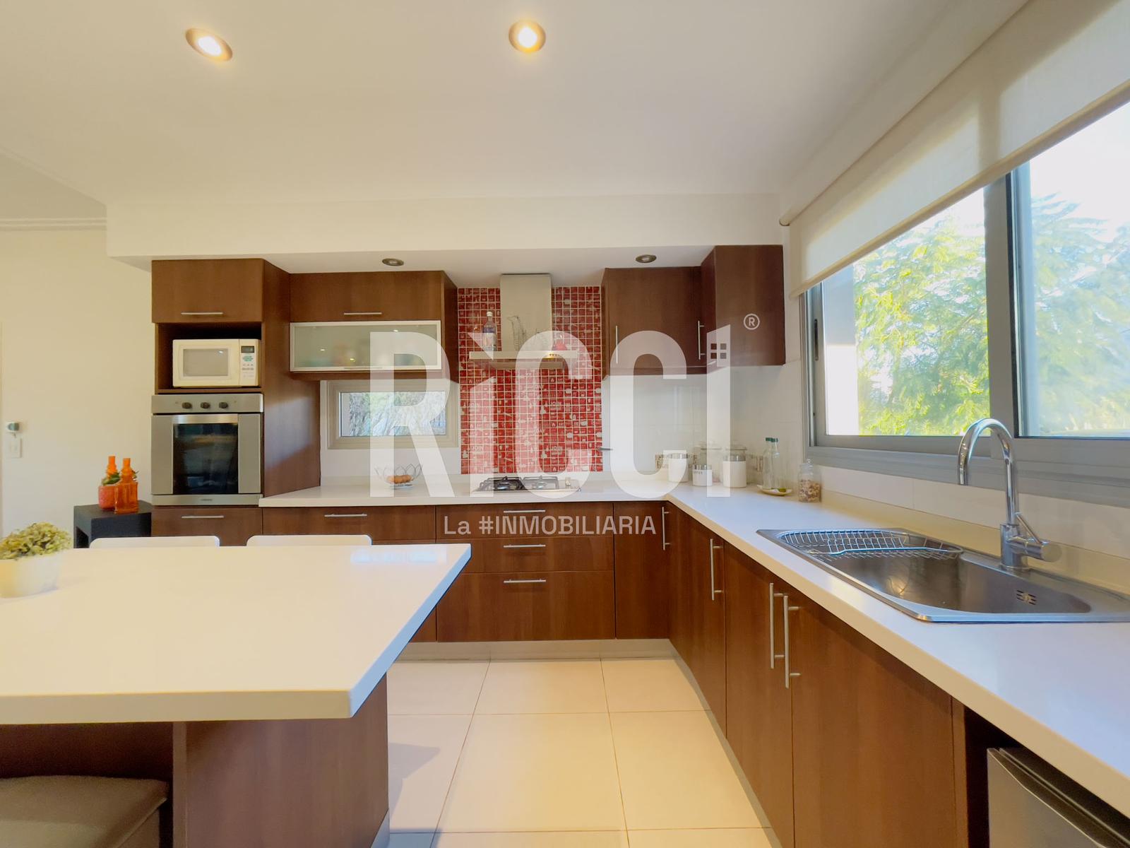 Foto Casa en Venta en Guillermo E Hudson, Berazategui 47 al 6700