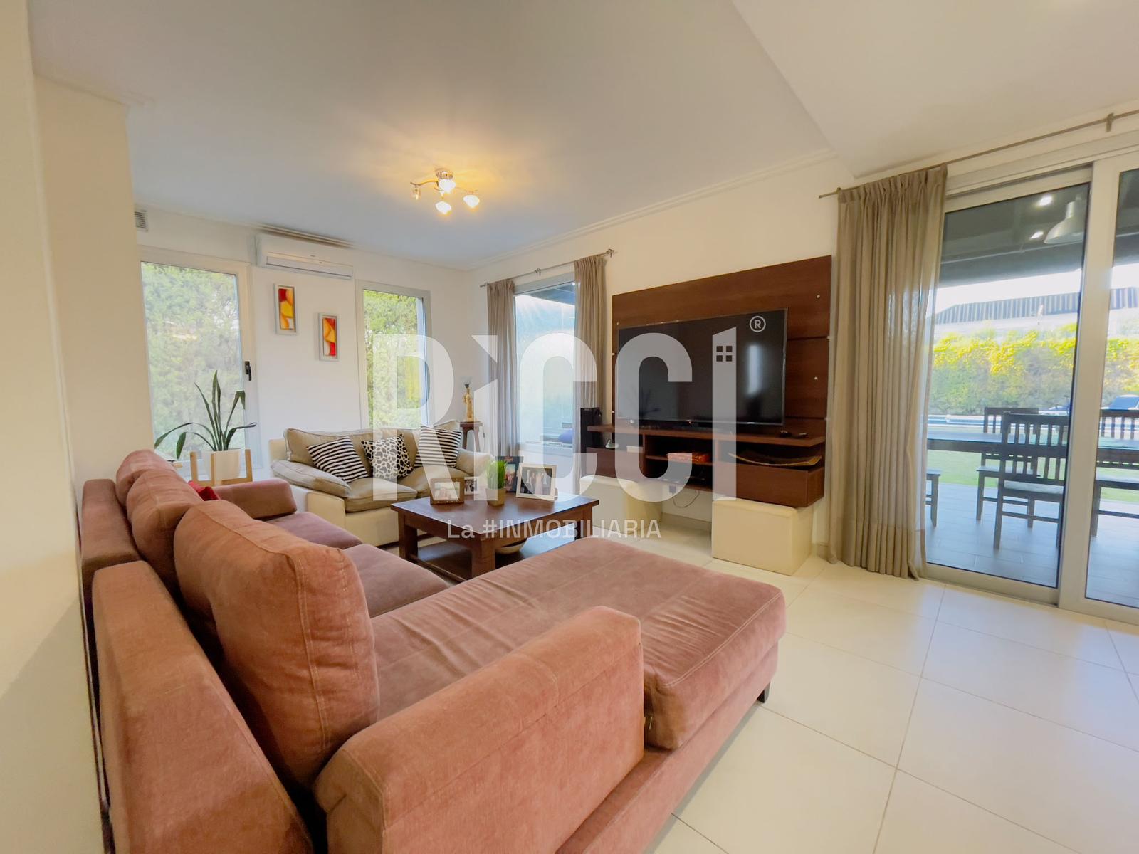 Foto Casa en Venta en Guillermo E Hudson, Berazategui 47 al 6700
