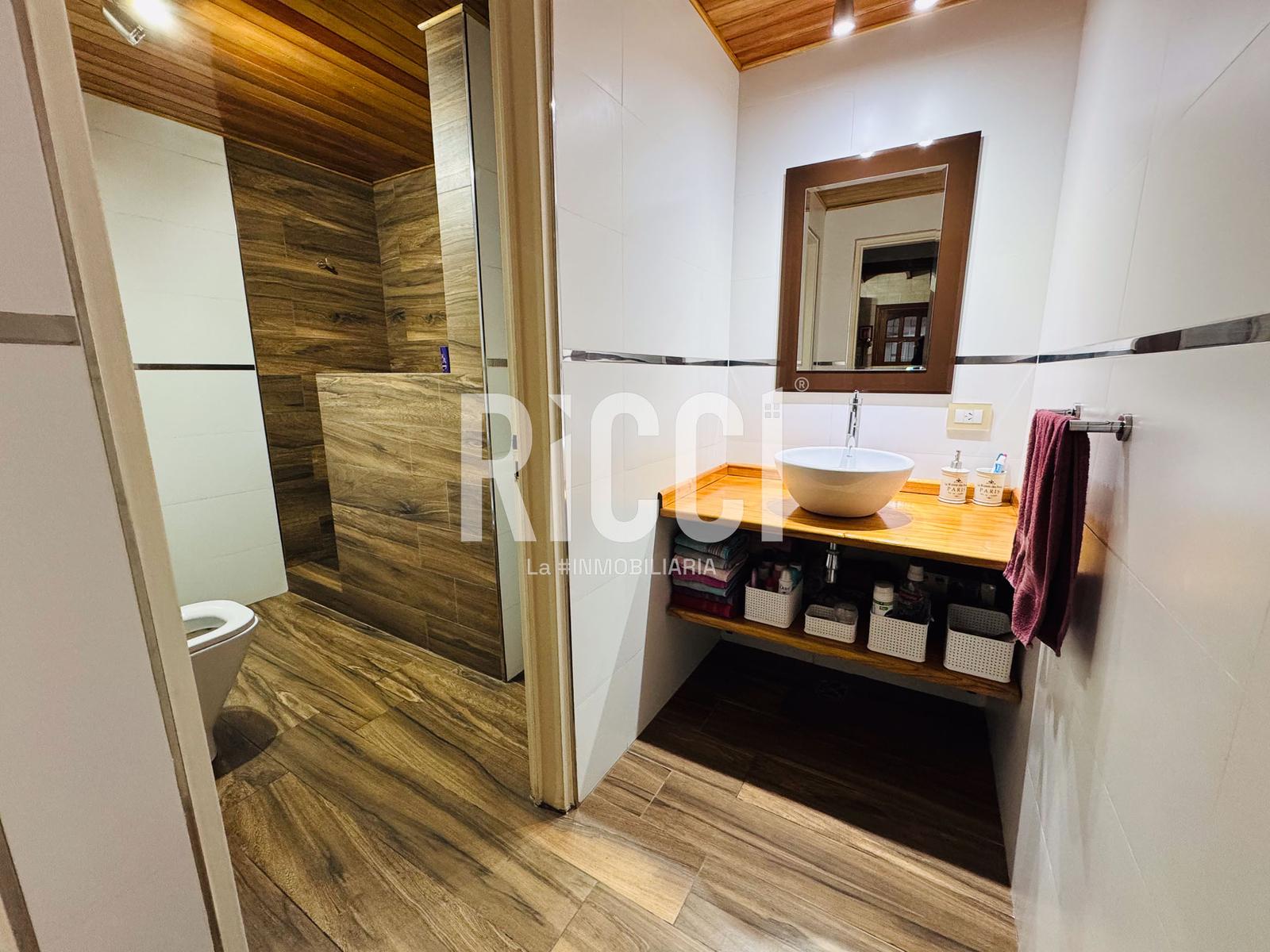 Foto Casa en Venta en Berazategui, G.B.A. Zona Sur Casa 5 ambientes en venta Berazategui