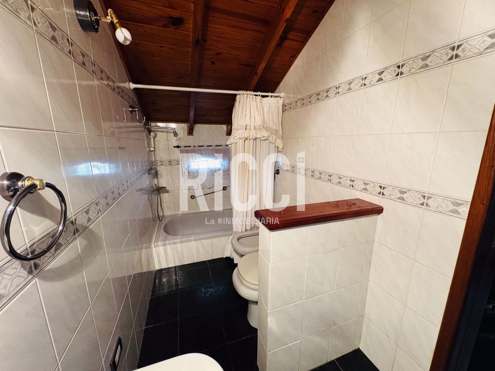 Foto Casa en Venta en Berazategui, G.B.A. Zona Sur Casa 5 ambientes en venta Berazategui
