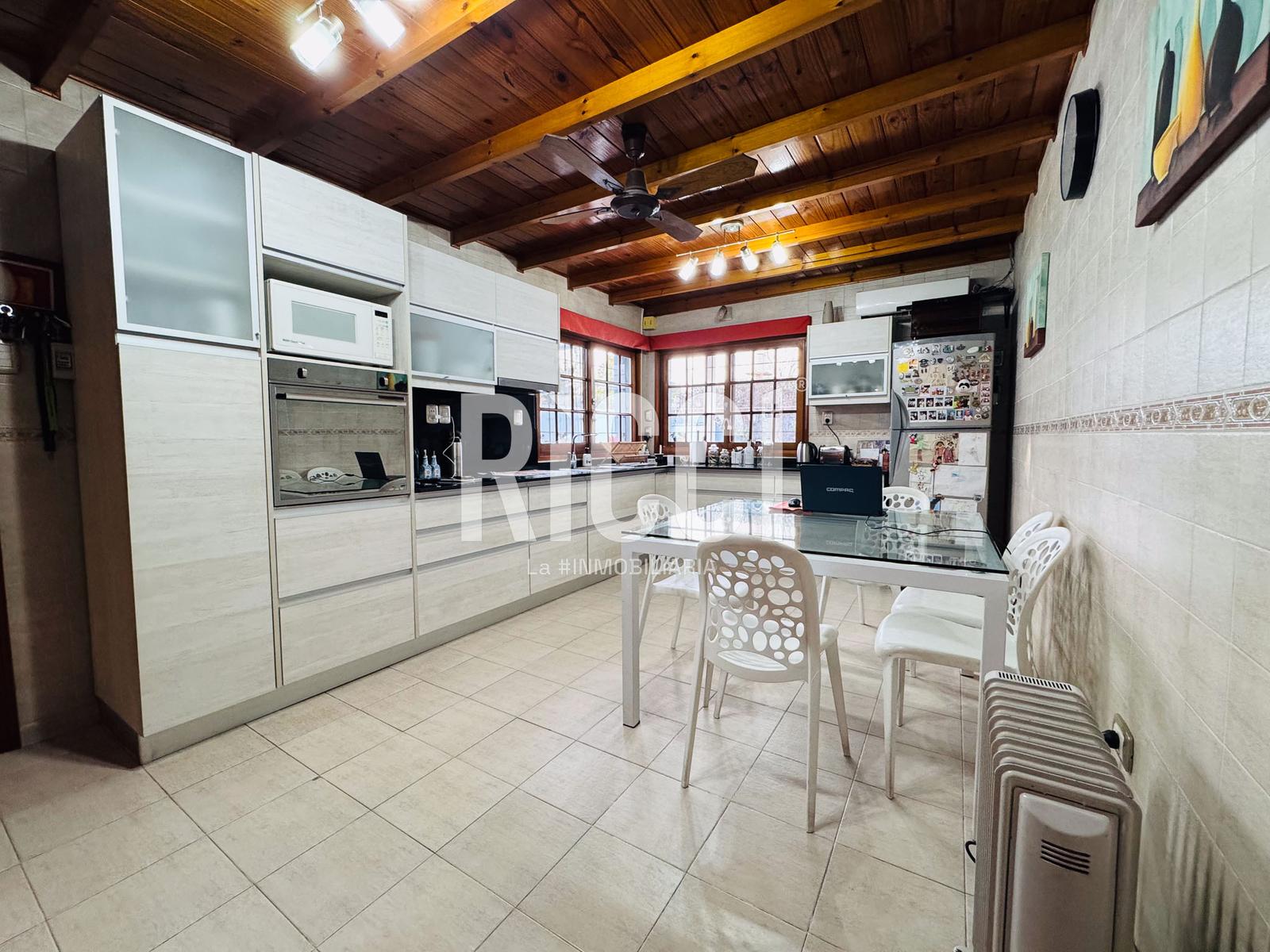 Foto Casa en Venta en Berazategui, G.B.A. Zona Sur Casa 5 ambientes en venta Berazategui