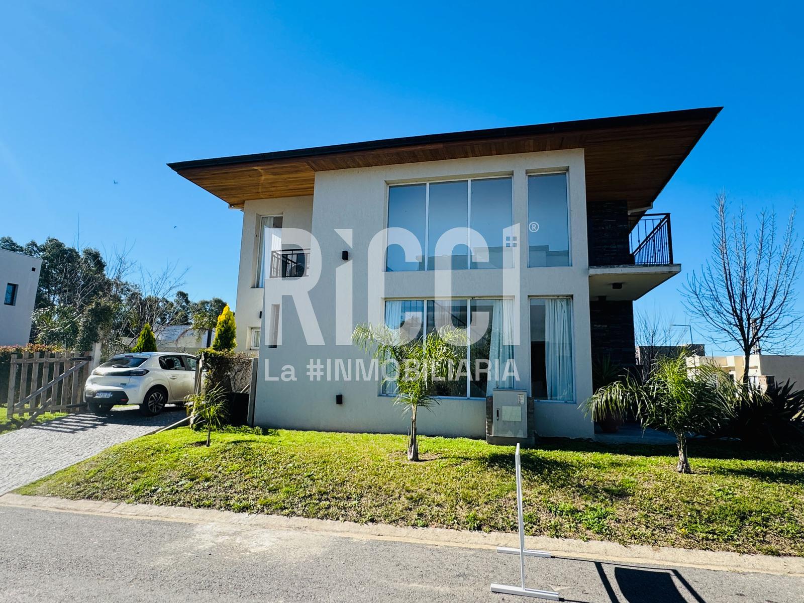 Foto Casa en Venta en Sourigues, Berazategui Barrio cerrado Vicente Federico 1