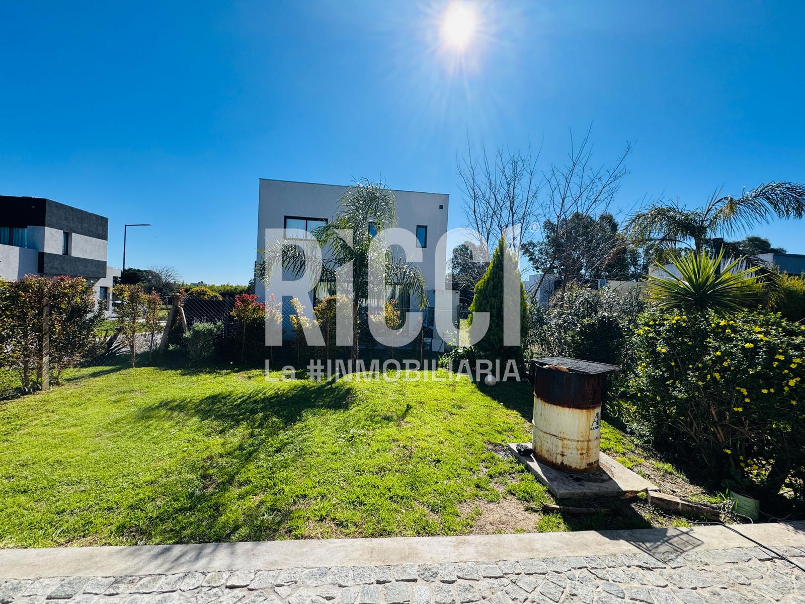 Foto Casa en Venta en Sourigues, Berazategui Barrio cerrado Vicente Federico 1