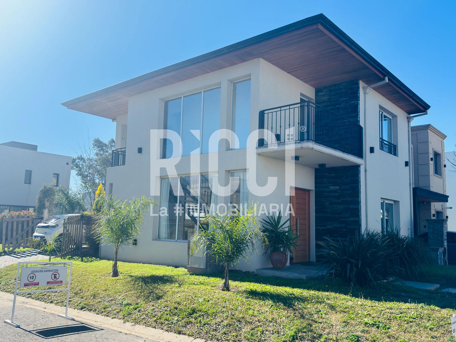 Foto Casa en Venta en Sourigues, Berazategui Barrio cerrado Vicente Federico 1