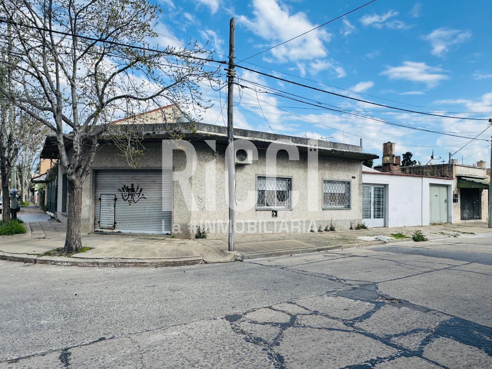 Foto Casa en Venta en Berazategui, Berazategui Casa en venta 3 ambientes con local calle 149 al 4900 Berazategui