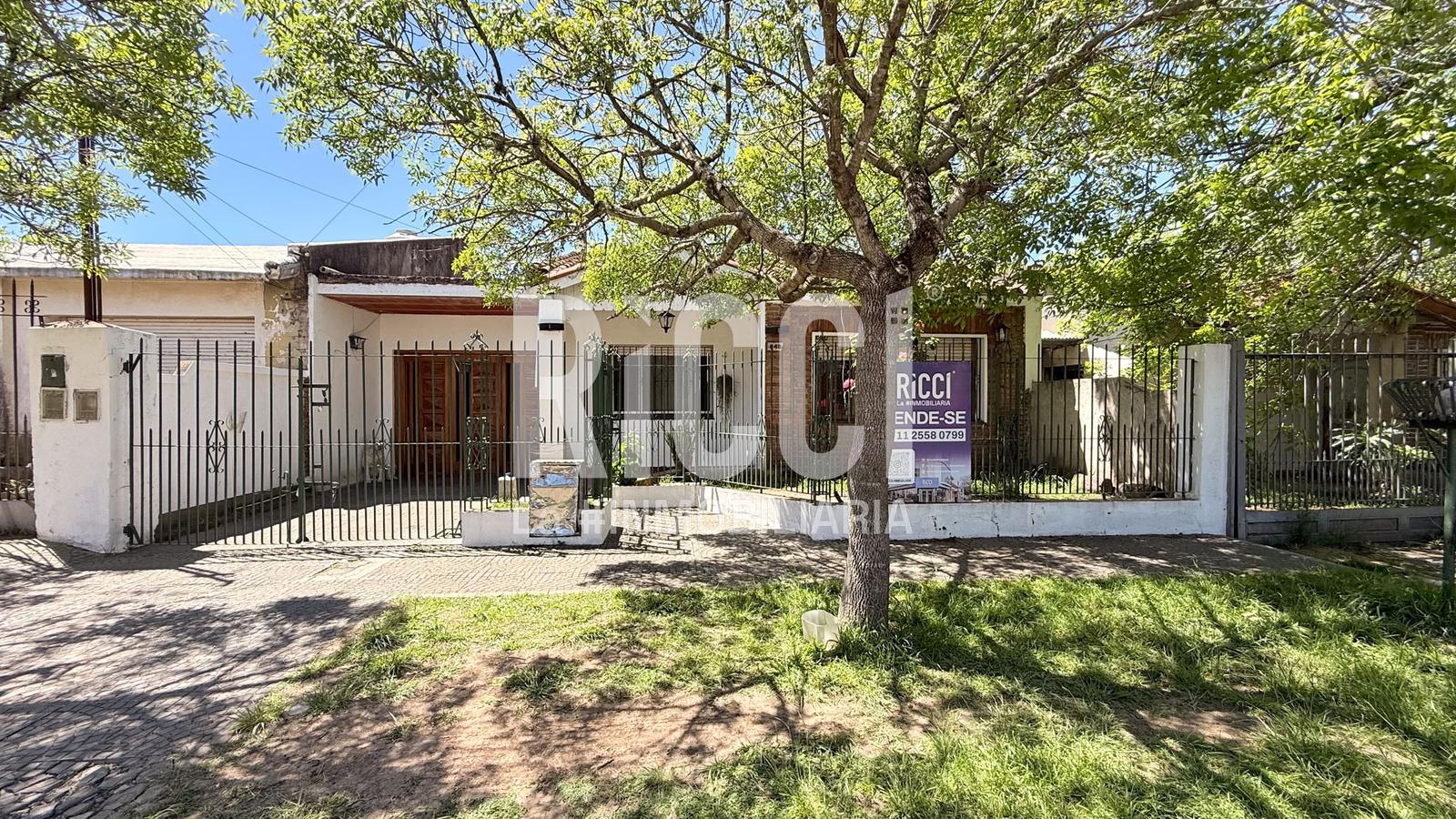 Foto Casa en Venta en Berazategui, Berazategui Calle 124 al 800