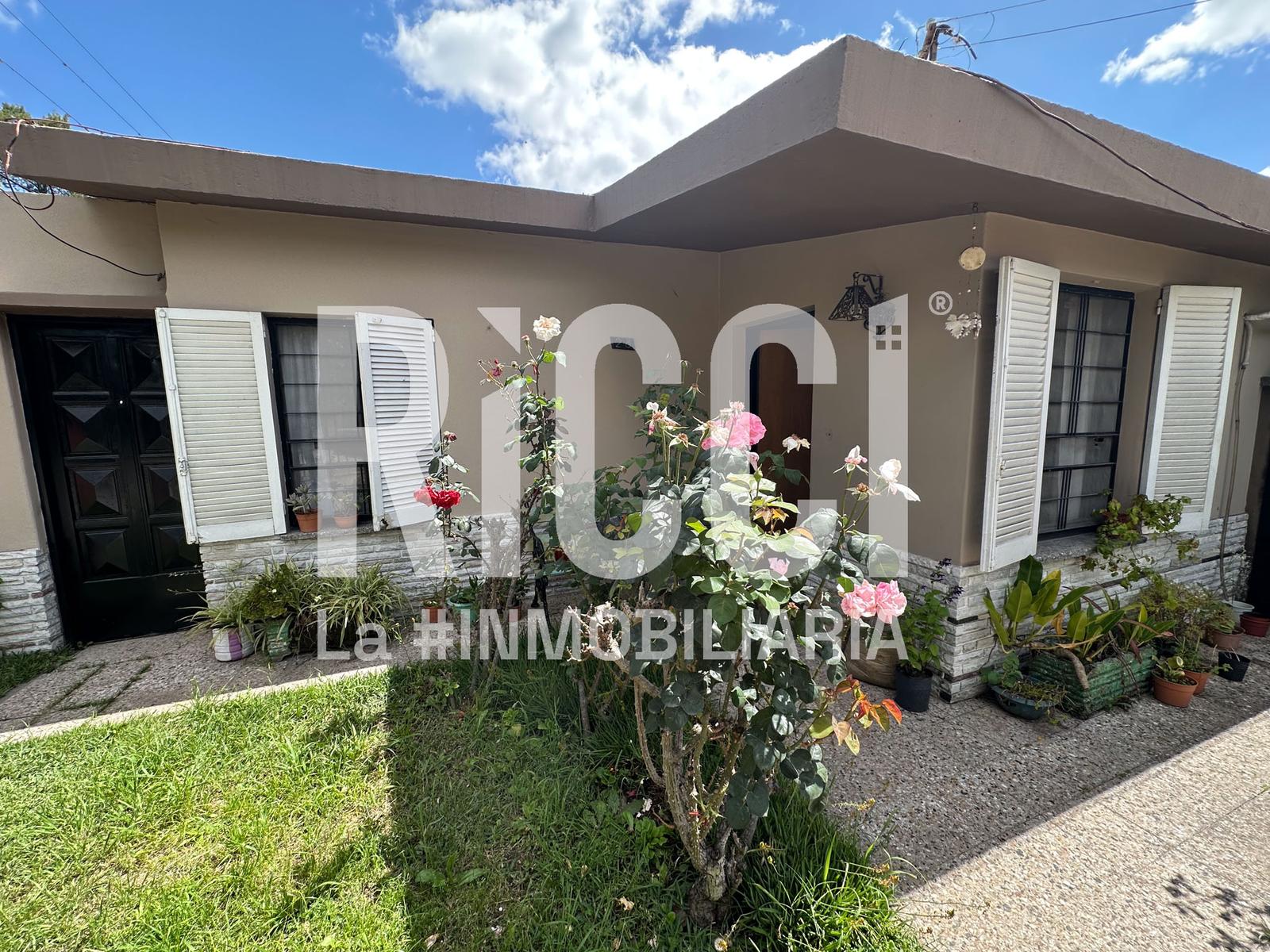 Foto Casa en Venta en Berazategui, Berazategui 137 A al 2200