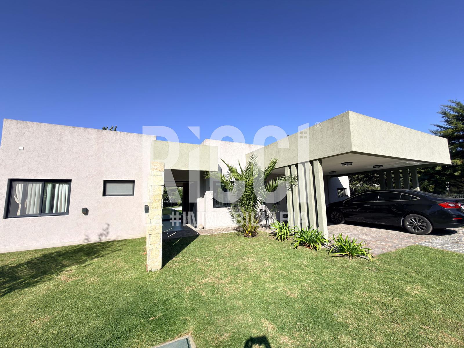 Foto Casa en Venta en La candida, Countries/B.Cerrado (Berazategui) Ruta 2, Km 46