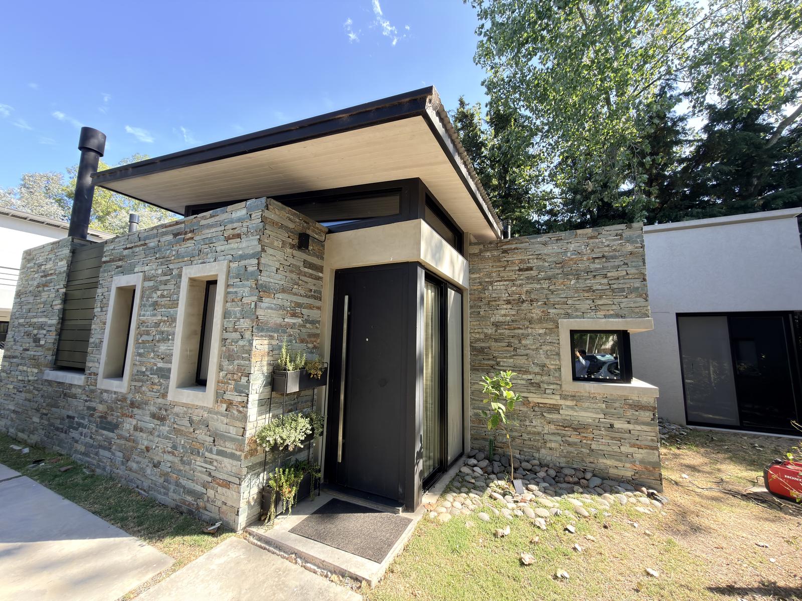 Foto Casa en Venta en C.C. El Pato, Countries/B.Cerrado (Berazategui) Casa 3 ambientes en venta Barrio El Pato Country Club